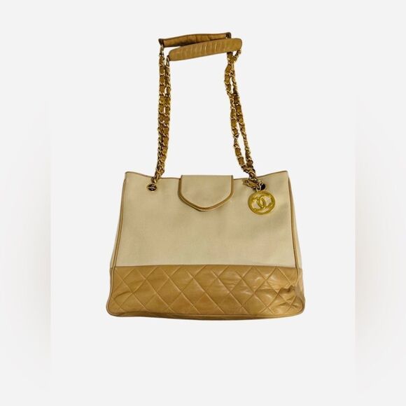 Chanel Chic Two-Tone Designer Tote Bag - Picture 2 of 15